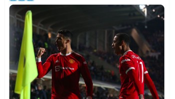 Mason Greenwood merayakan gol Ronaldo dengan selebrasi ala Ronaldo. Foto: Twitter