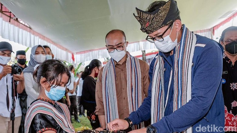 Menparekraf Sandiaga Uno di Mandalika Menparekraf Sandiaga Uno di Mandalika