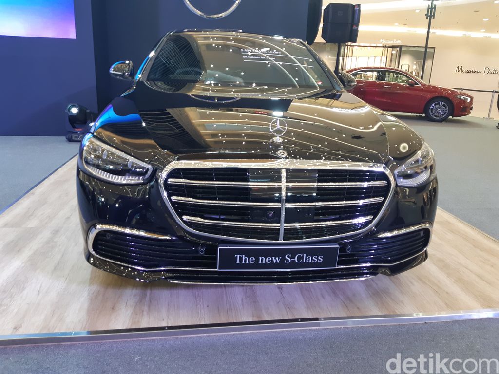 Mercedes-Benz The New E 300 AMG Line