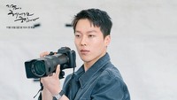 Namun keberadaan Yoon Jae Guk (Jang Ki Yong) mengubah pandangan Ha Young Eun tentang cinta. Foto: (dok. Now We Are Breaking Up)