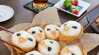 Bukan hanya kucing, ada juga onigiri berbentuk wajah burung hantu. Jika ditaruh di atas piring maka akan tampak semakin menggemaskan. Yakin tega menyantapnya? Foto: Instagram @onigirigekijo