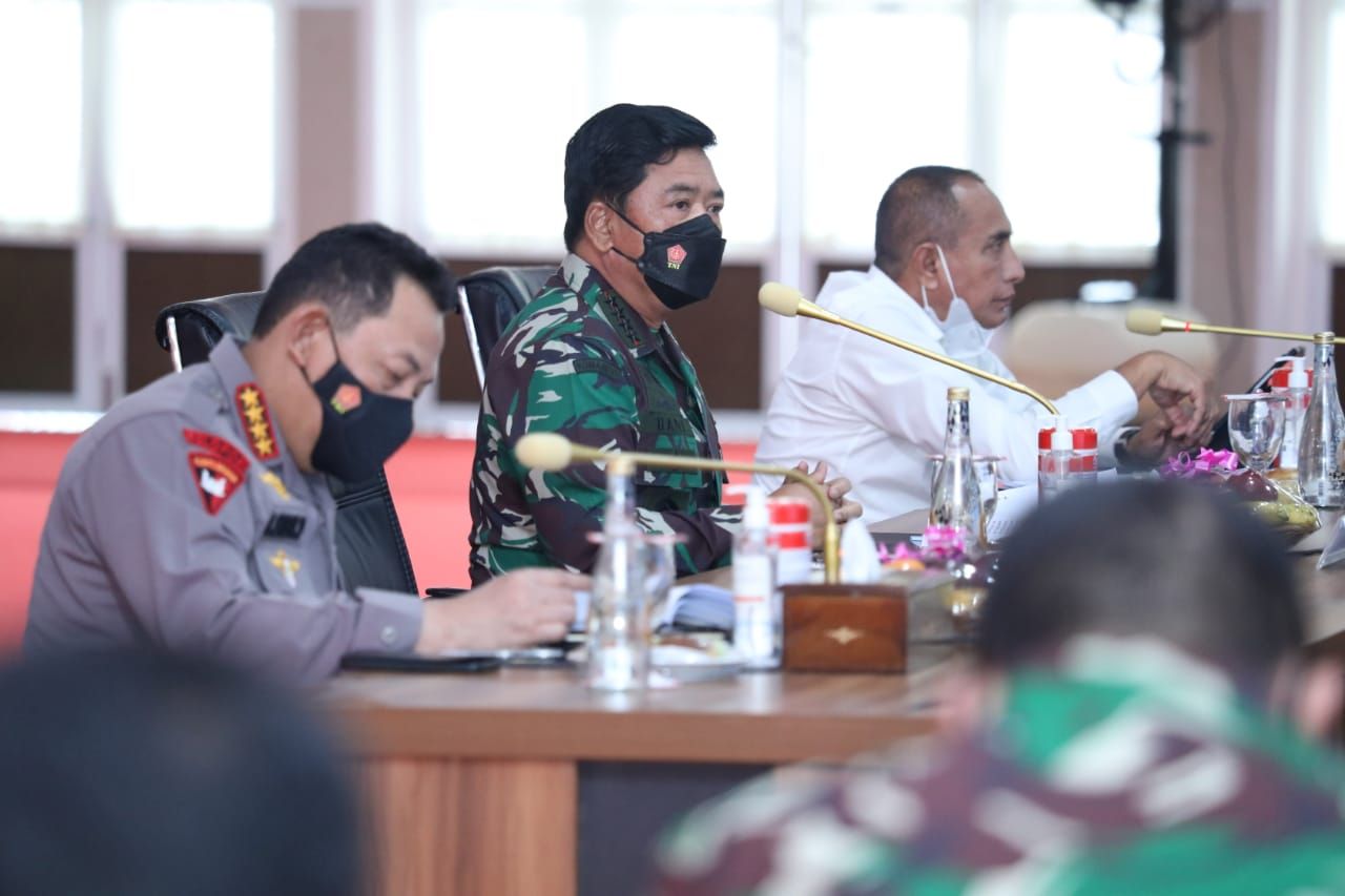 Panglima TNI Marsekal Hadi Tjahjanto memberi pengarahan kepada Forkopimda Provinsi Sumatera Utara