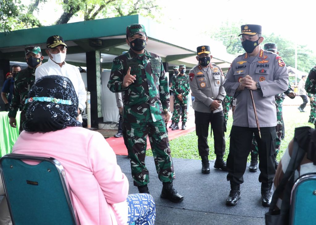 Panglima TNI Marsekal Hadi Tjahjanto memberi pengarahan kepada Forkopimda Provinsi Sumatera Utara