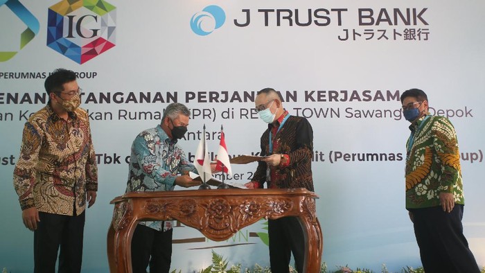 JTrust Bank mulai melakukan pembiayaan kepemilikan rumah (KPR) di kawasan hunian “Reiwa Town” Sawangan, Depok, Selasa (2/11/2021) dengan jangka waktu hingga 30 tahun. Wow!