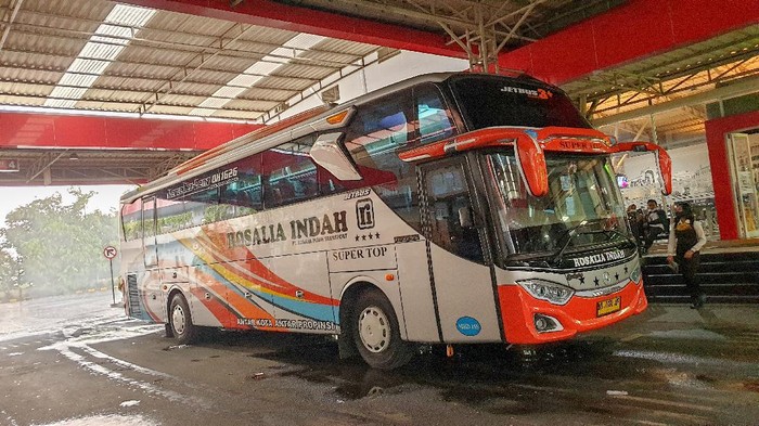Pengalaman naik kelas Super Top PO Rosalia Indah
