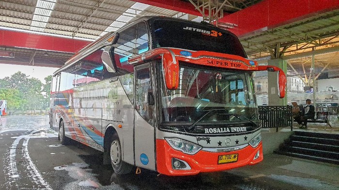Pengalaman naik kelas Super Top PO Rosalia Indah