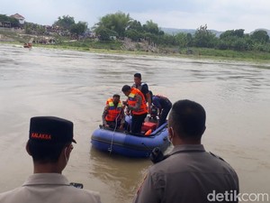 Tim SAR Dikerahkan Cari Korban Perahu Tenggelam di Bengawan Solo