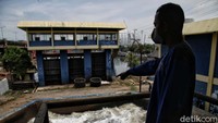Memasuki musim hujan, petugas Rumah Pompa Ancol bersiaga untuk mengantisipasi banjir.