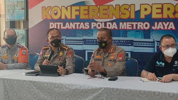 Polda Metro gelar konferensi pers kecelakaan TransJ vs TransJ di Cawang