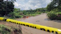 Tim Inafis Satreskrim Polres Ciamis kembali melakukan olah tempat kejadian perkara (TKP) insiden susur sungai di Cileueur, Desa Utama, Kecamatan Cijeungjing, Kabupaten Ciamis, Jawa Barat, Rabu (3/11/2021).