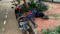 Tak sedikit warga yang datang ke BKT untuk beristirahat sejenak di bawah rimbunnya pepohonan.