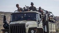 Pasukan militer pemerintah melakukan patroli rutin. PM Abiy Ahmed beralasan, operasi militer dipilih lantaran TPLF melakukan serangan terlebih dahulu.