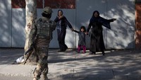 Diketahui, dua ledakan mengguncang sebuah rumah sakit militer di Kabul, Afghanistan. Sedikitnya 19 orang dilaporkan tewas dan puluhan lainnya luka-luka akibat ledakan tersebut.