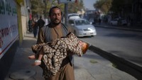 Taliban pun diketahui tengah berusaha menciptakan kestabilan di Afghanistan, namun dihambat oleh rentetan serangan mematikan oleh kelompok Islamic State of Iraq and Syria-Khorasan (ISIS-K). Kelompok Islamic State of Iraq and Syria (ISIS)-Khorasan, atau yang biasa disebut ISIS-K pun mengklaim serangan itu didalangi oleh lima militannya.