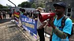 Terkait Perubahan Iklim, Kedubes Inggris di Jakarta Digeruduk Demonstran