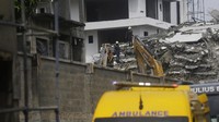 Dilansir AFP, Rabu (3/11/2021), tim penyelamat Nigeria telah menemukan setidaknya 20 jenazah dari reruntuhan gedung setinggi 21 lantai tersebut. Sementara itu, 9 oranng juga berhasil ditarik dari reruntuhan dengan selamat.