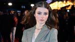 Potret Thomasin McKenzie yang Curi Perhatian di Last Night In Soho