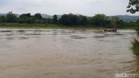 Saat ini sebanyak 11 korban tenggelamnya perahu tambang di Bengawan Solo telah ditemukan dalam kondisi selamat.
