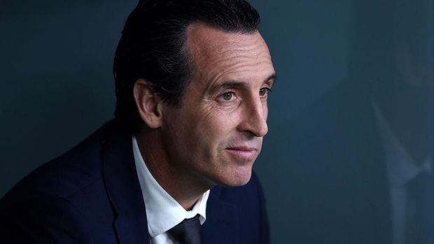 BILBAO, SPAIN - OCTOBER 23: Unai Emery, Head Coach of Villarreal CF looks on  during the LaLiga Santander match between Athletic Club and Villarreal CF at San Mames Stadium on October 23, 2021 in Bilbao, Spain. (Photo by Juan Manuel Serrano Arce/Getty Images)