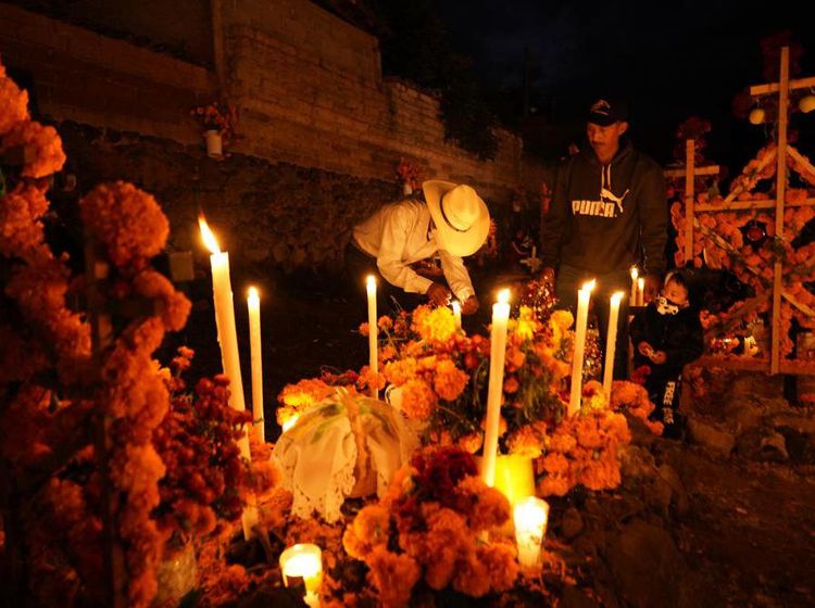 Potret Tradisi Upacara Kematian di Desa Meksiko