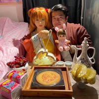 Menurut Xie, kasih sayang pada Mochi begitu tulus hingga ia tidak melakukan hubungan intim dengannya. Bahkan Xie tidak berciuman dengan Mochi karena takut merusak kulitnya. Foto: dok. Facebook