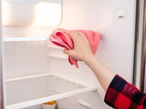 10 Cara Membersihkan Kulkas yang Benar agar Tidak Bau, Apa Harus Dimatikan?