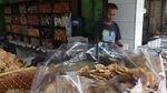 Curhat Pedagang Gorengan di Bandung soal Harga Minyak Goreng Curah