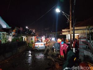 Cerita Warga Panjat Atap Selamatkan Diri dari Banjir Bandang Kota Batu