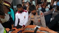 Tiga orang yang terluka dibawa ke RS Kertosono, Nganjuk.  