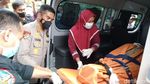 Detik-detik Jenazah Vanessa dan Suami Tiba di RS Bhayangkara Polda Jatim