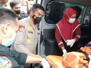 Detik-detik Jenazah Vanessa dan Suami Tiba di RS Bhayangkara Polda Jatim