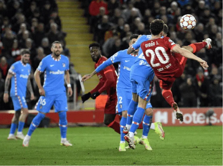 Lihat Lagi Tendangan Kungfu Diogo Jota ke Muka Trippier