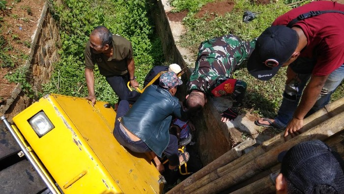 Dua pekerja pengaspalan di Garut tewas tertimpa stum
