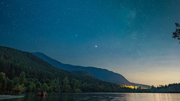 Saat mebgabadikan meteor yang jatuh. Foto: Reddit via Brightside