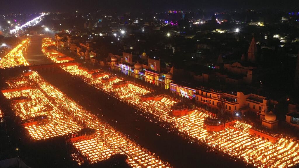 Gemerlap Ribuan Lampu di India yang Pecahkan Rekor Dunia