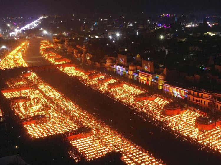 Gemerlap Ribuan Lampu di India yang Pecahkan Rekor Dunia