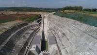 Untuk progres selanjutnya, bendungan akan dimulai diisi air sebanyak 20 - 30 persen. Pengisian air ini direncanakan akan dilakukan pada 23 November mendatang. Sedangkan pembangunan bendungan randugunting ini sejauh ini telah menelan biaya sebesar Rp 858 Miliar.