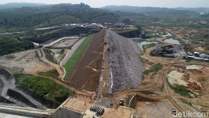 Pembangunan bendungan randugunting di Kecamatan Japah, Kabupaten Blora sudah mencapai 87,5 persen. Nantinya proyek ini bakal diresmikan Jokowi.