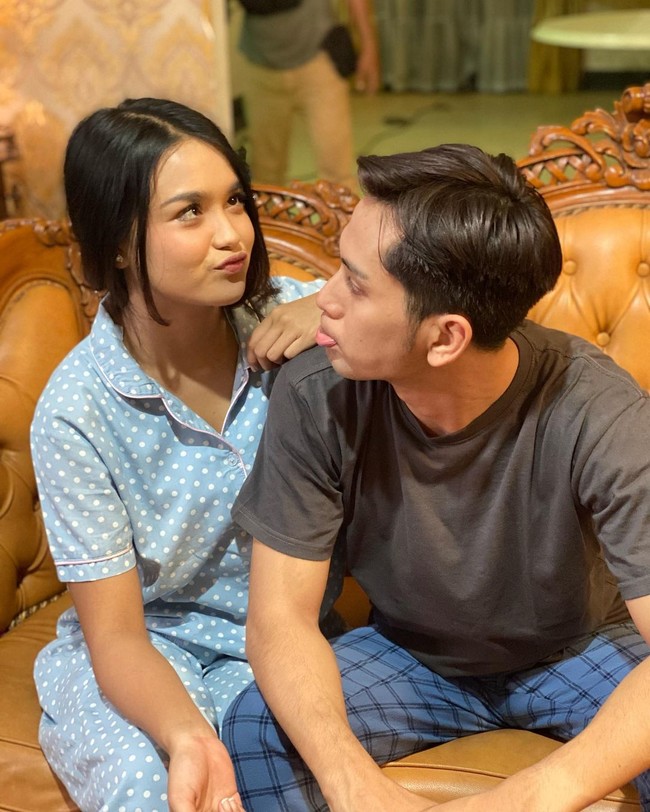 Aku nyesel demi Allah harus sia-siain sering berantem sama kamu. Bikin kamu sedih, nangis. Aku nggak mau lakuin itu lagi. Kamu sudah kayak barang berharga buat hati aku selamanya Yas. Aku mutusin kamu cinta terakhir aku, tulis Hanna.Foto: Instagram @ilyasbachtiar10