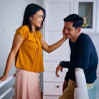 Di akun Instagram-nya, Ilyas Bachtiar membagikan memorinya bersama Hanna. Dalam unggahan terbaru, pria yang juga seorang artis itu mengungkap pesan terakhirnya kepada aktris cantik tersebut. Di mana pun kamu, kamu harus senyum kaya gini ya hana 💙terakhir aku lihat wajah kamu, kamu senyum. Aku yakin kamu akan cantik di manapun kamu berada. Foto: Instagram @ilyasbachtiar10