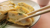 Hidangan telur di Jepang banyak ragamnya, yang paling populer adalah tamagoyaki. Sangat cocok disantap untuk sarapan. Rasanya tak hanya gurih, tapi juga ada sensasi manisnya. Foto: Getty Images/iStockphoto