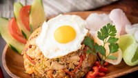 Di Indonesia, banyak menu arapan yang menggunakan lauk telur. Seperti nasi goreng, nasi kuning, hingga nasi uduk.  Foto: Getty Images/iStockphoto