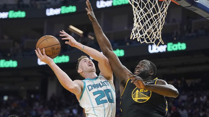 Charlotte Hornets forward Gordon Hayward (20) shoots against Golden State Warriors forward Draymond Green (23) during the second half of an NBA basketball game in San Francisco, Wednesday, Nov. 3, 2021. (AP Photo/Jeff Chiu)
