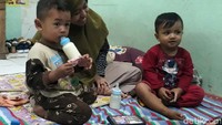 Usai dibawa ke puskesmas, Hafid (kiri) kini telah pulang ke rumah.