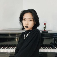 Selama ini Isyana Sarasvati cukup dikenal dengan gaya rambut panjangnya. Namun beberapa waktu lalu dirinya pun memutuskan untuk memotong rambutnya menjadi lebih pendek. Penampilannya kini pun jadi terlihat semakin fresh dan memukau. Foto: Instagram/@isyanasarasvati