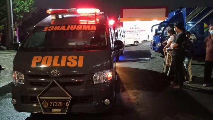 jenazah vanessa angel diberangkatkan ke jakarta melalui jalan darat