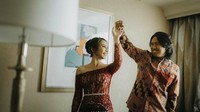 Terlihat kebahagiaan terpancar dari pasangan yang rencananya akan menikah tahun ini juga. Foto: dok. Bridestory (bareodds)