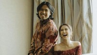 Lamaran ini digelar juga bertepatan dengan hari ulang tahun Joshua Suherman. Semoga lancar sampai hari H ya! Foto: dok. Bridestory (bareodds)