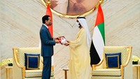 Lawatan Presiden Joko Widodo ke Persatuan Emirat Arab (PEA) telah menghasilkan komitmen bisnis dan investasi senilai USD32,7 miliar. Jumlah tersebut didapat dari 19 perjanjian kerja sama yang pertukarannya dilakukan pada Kamis, 4 November 2021, saat Presiden Joko Widodo berkunjung ke Dubai.