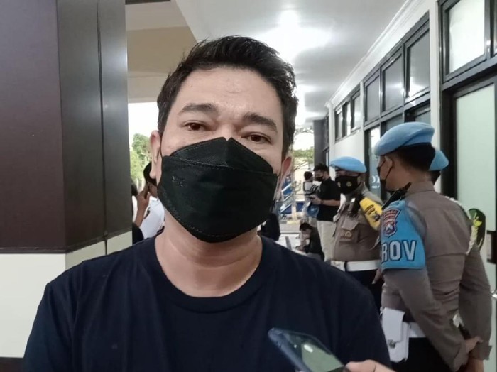Kuasa Hukum Vanessa, Milano Lubis saat di Polda Jatim